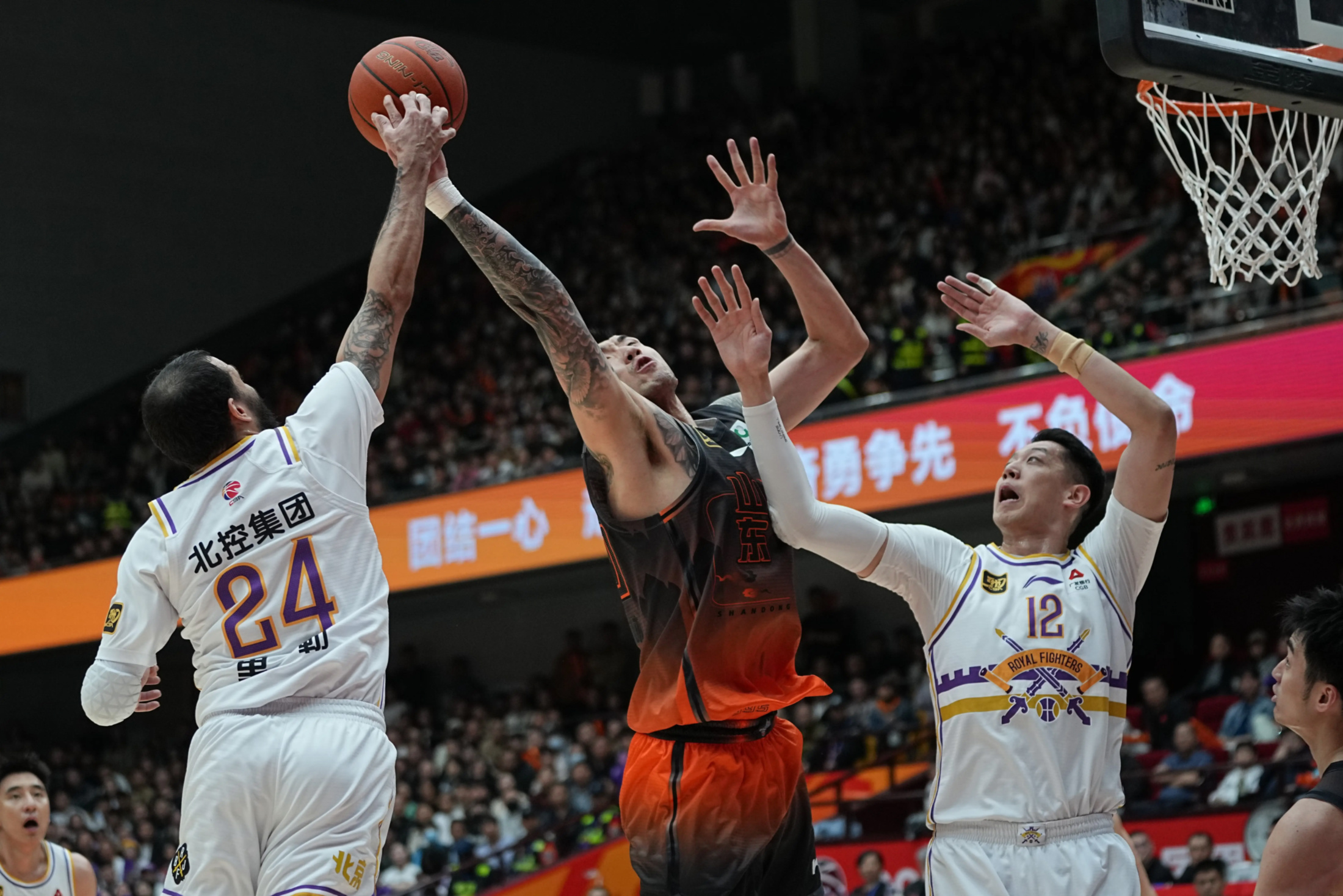 关于今夜NBA季后赛焦点战，山东泰山防线松动，赛场秩序良好，球探报告显示潜力的信息